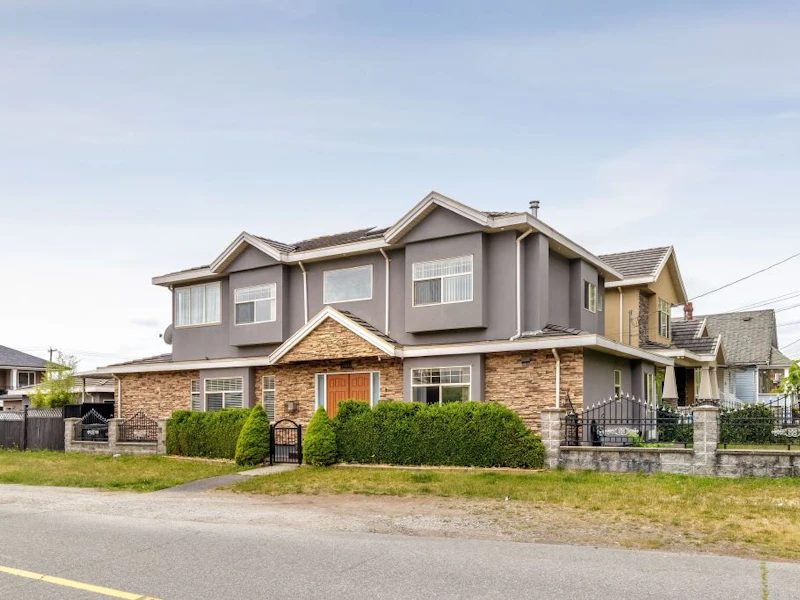 7601 Macpherson Avenue, Burnaby BC V5J 4P1