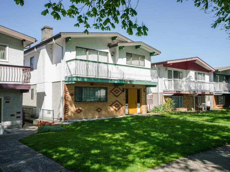 2077 Waverley Avenue, Vancouver BC V5P 1R4