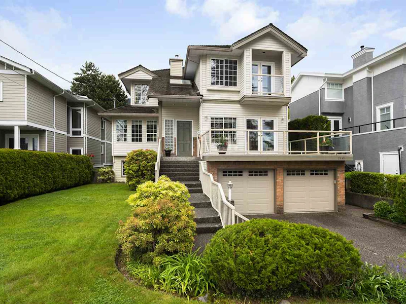 2349 Lawson Avenue, West Vancouver BC V7V 2E5