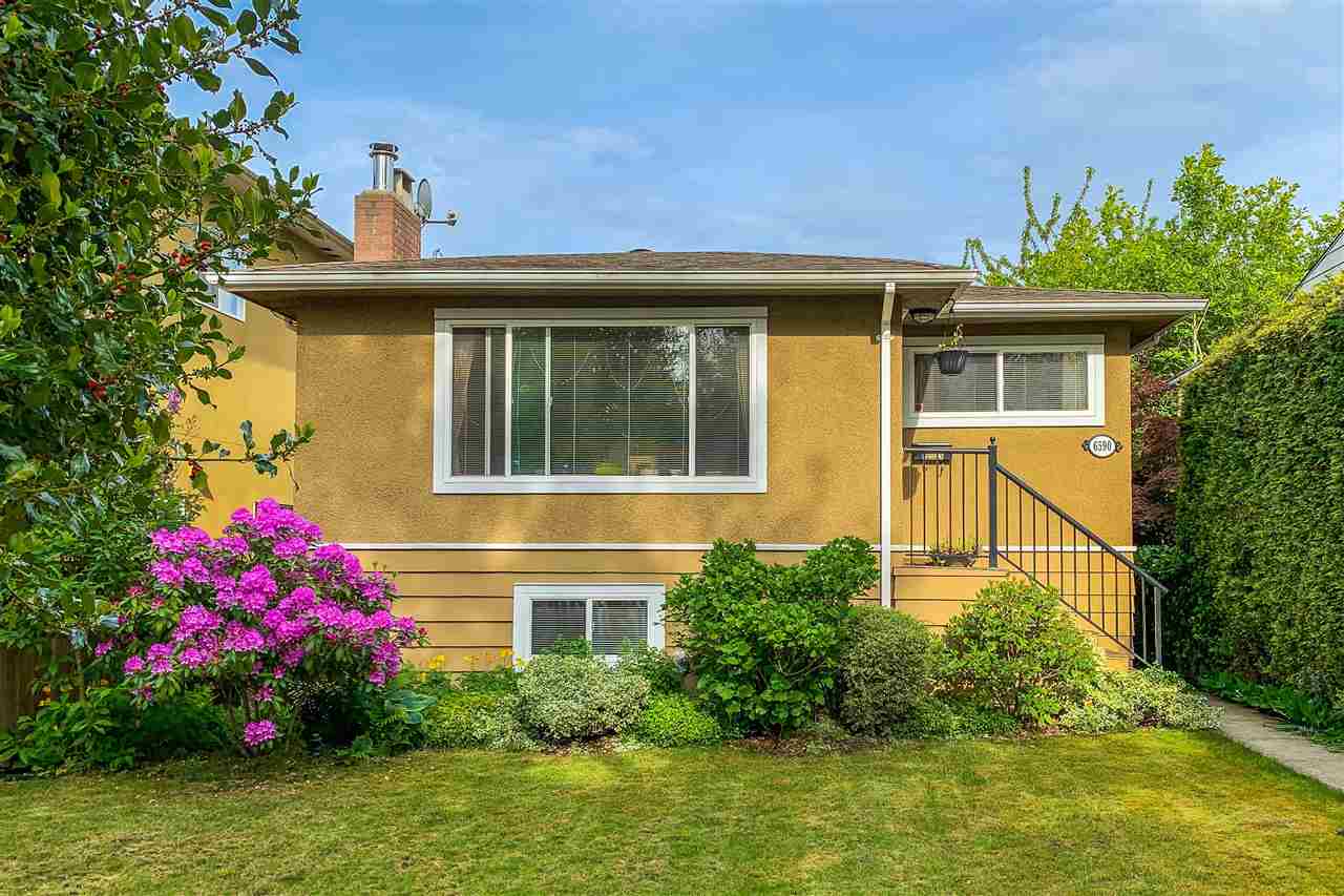 6590 Nanaimo St  