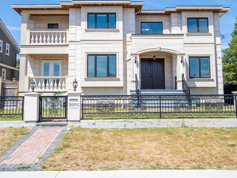 5691 Portland Street, Burnaby BC V5J 2R7