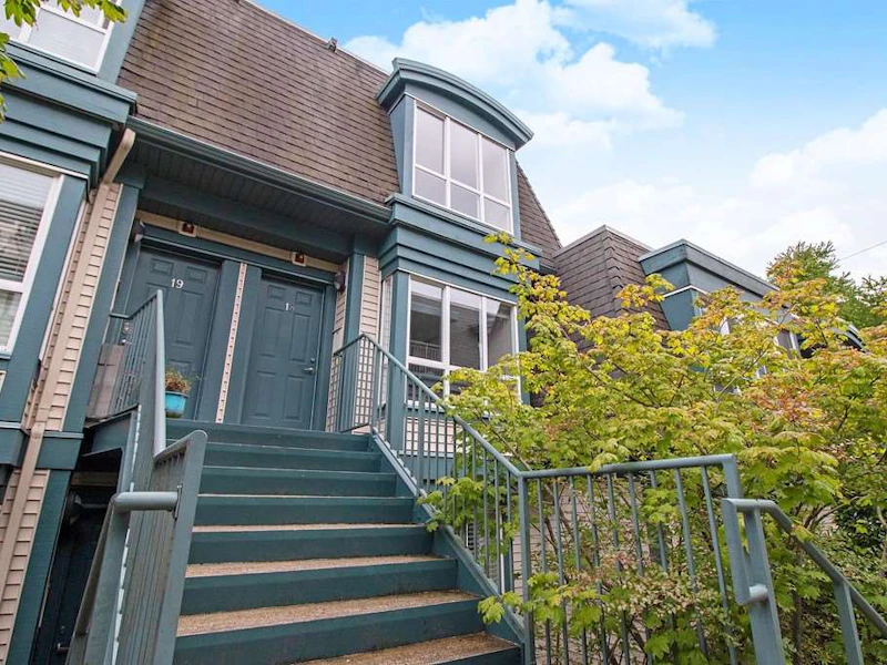 18 - 288 St. Davids Avenue, North Vancouver BC V7L 4X2
