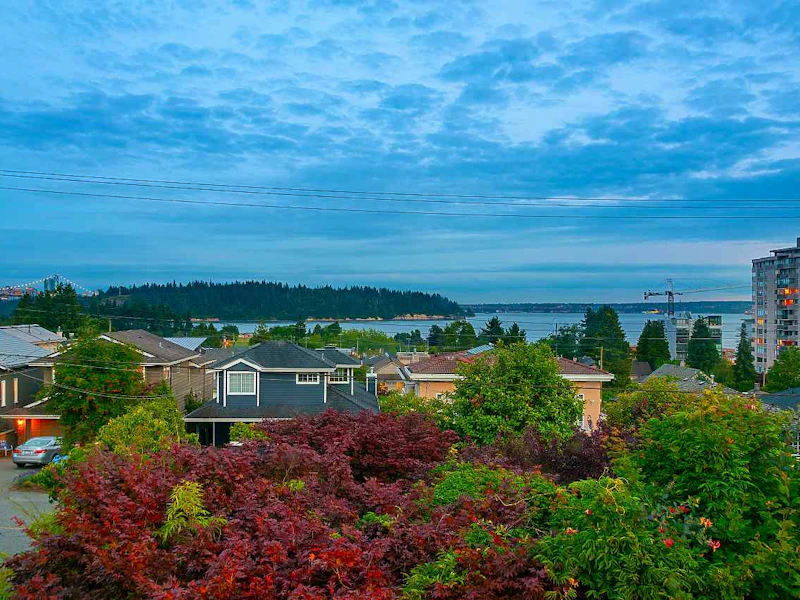 1255 Esquimalt Avenue, West Vancouver BC V7T 1K4