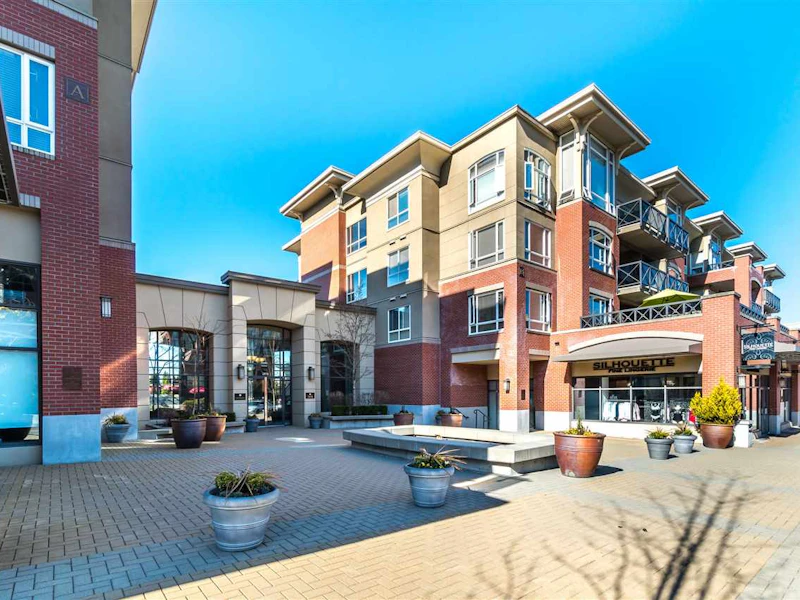317 - 2970 King George Boulevard, Surrey BC V4P 0E6