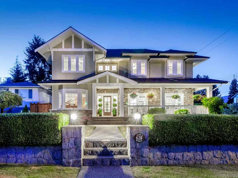628 E 17th Street, North Vancouver BC V7L 2W6