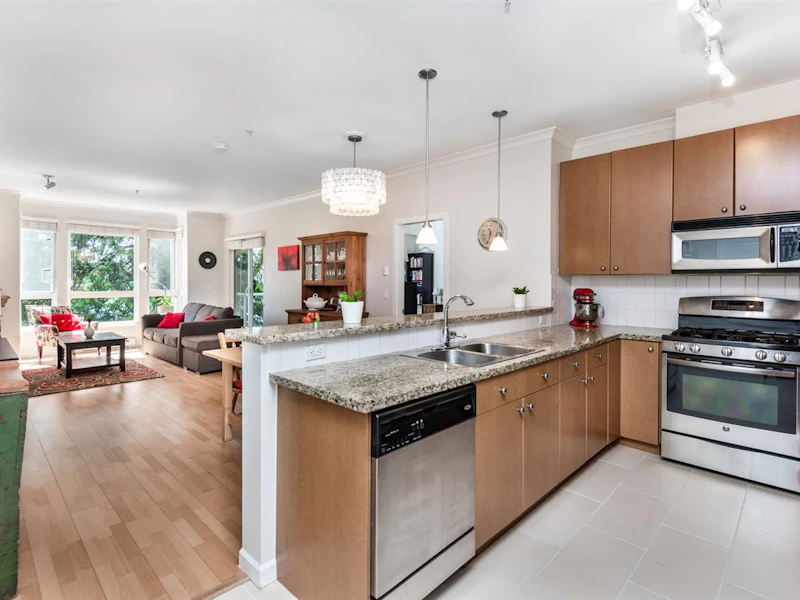 214 - 14 E Royal Avenue, New Westminster BC V3L 5W5
