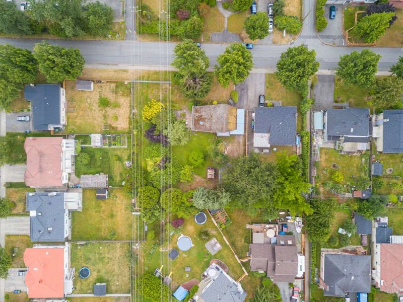 9499 151a Street, Surrey BC V3R 4E3