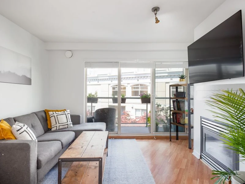 225 - 332 Lonsdale Avenue, North Vancouver BC V7M 3M5
