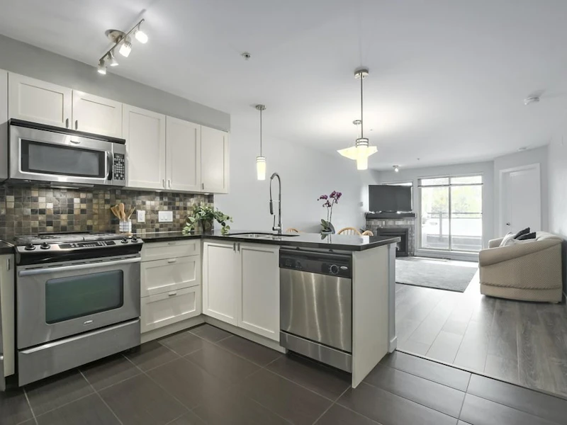 201 - 405 Skeena Street, Vancouver BC V5K 0A3