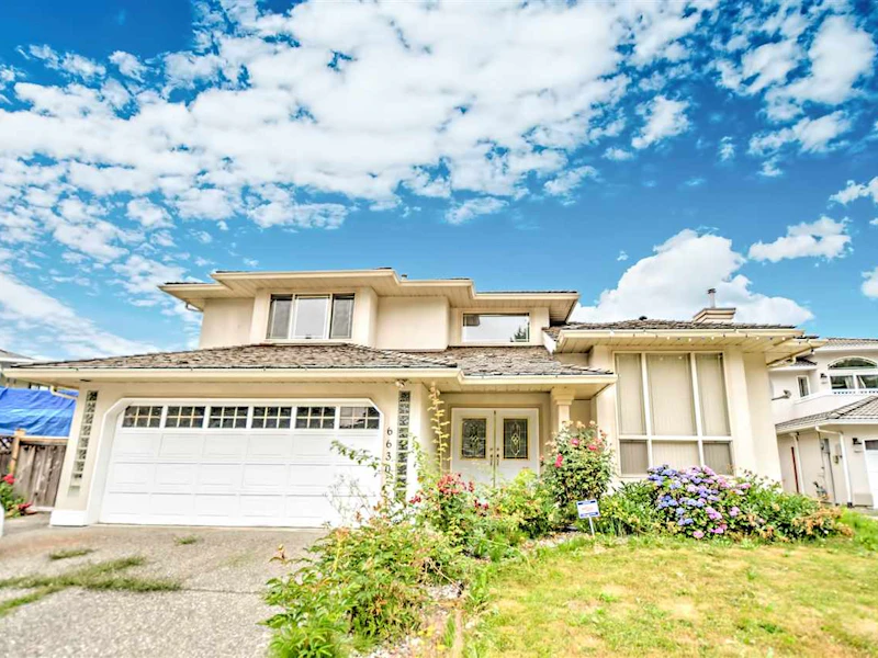 6630 142a Street, Surrey BC V3W 1C8