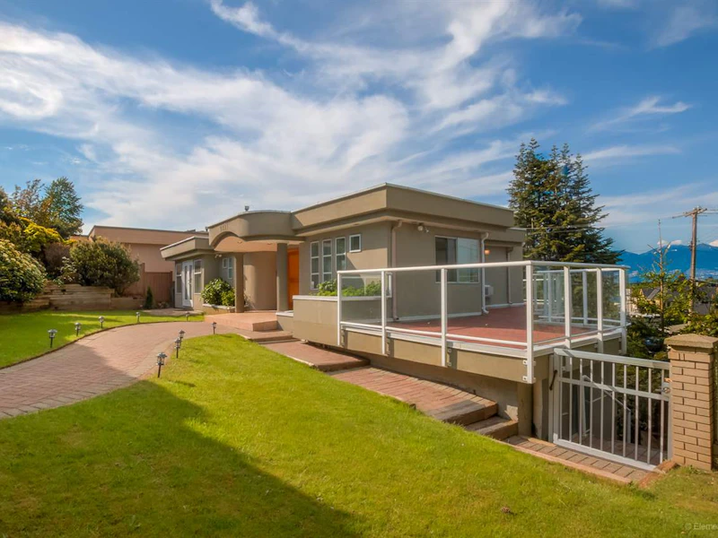 2421 Eddington Drive, Vancouver BC V6L 2G2
