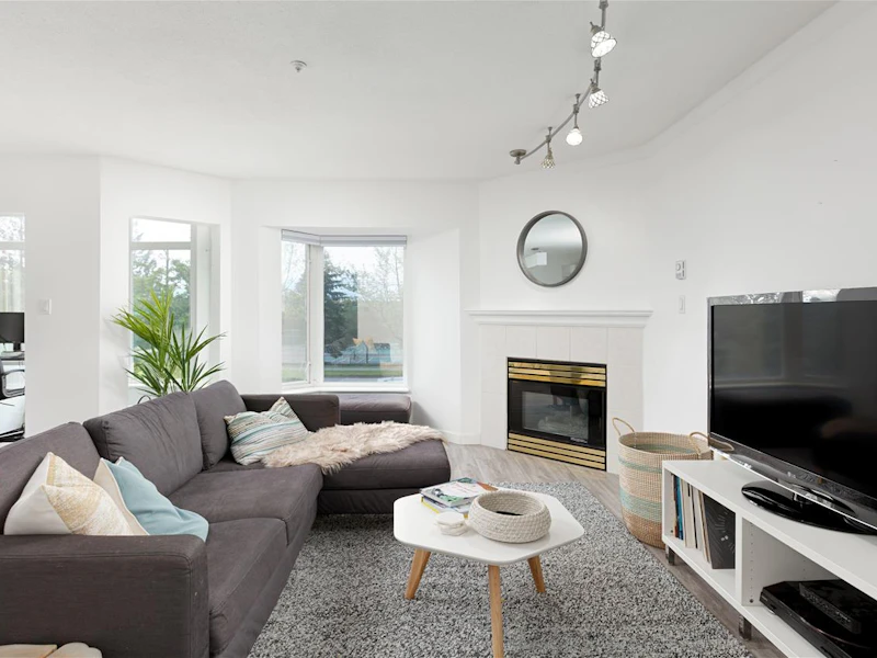 205 - 2677 E Broadway Avenue, Vancouver BC V5M 1Y6