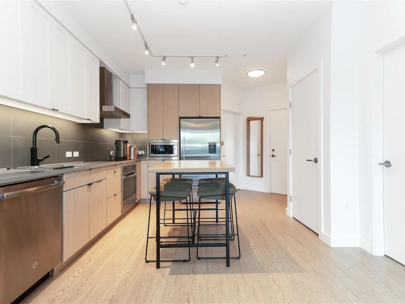 305 - 3205 Mountain Highway, North Vancouver BC