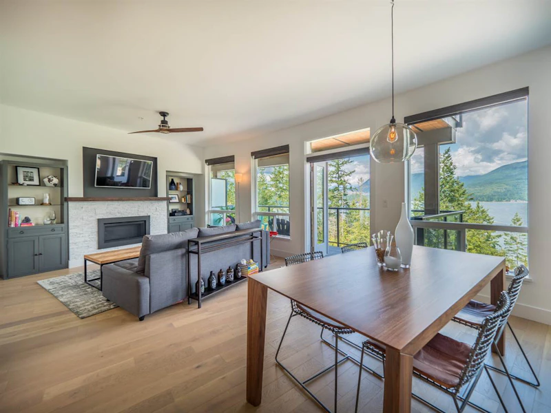202 - 5780 Marine Way, Sechelt BC