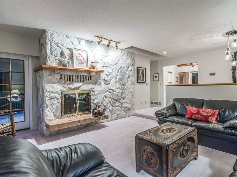 3932 Sharon Place, West Vancouver BC V7V 4T6