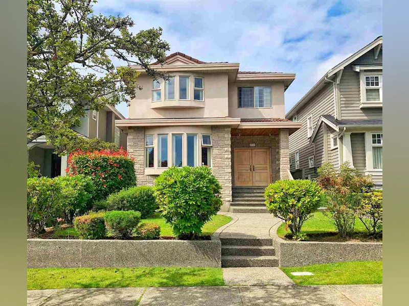 2735 W 32nd Avenue, Vancouver BC V6L 2B4