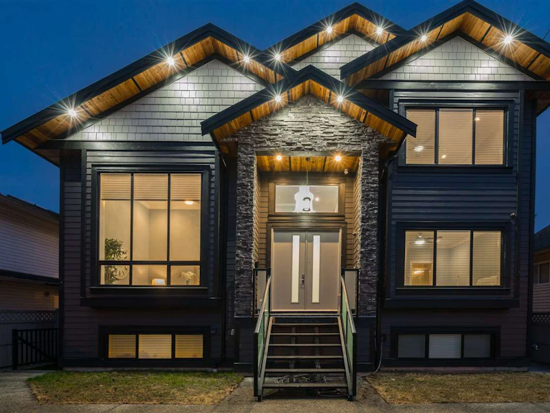 1920 Fraser Avenue, Port Coquitlam BC V3B 1N3
