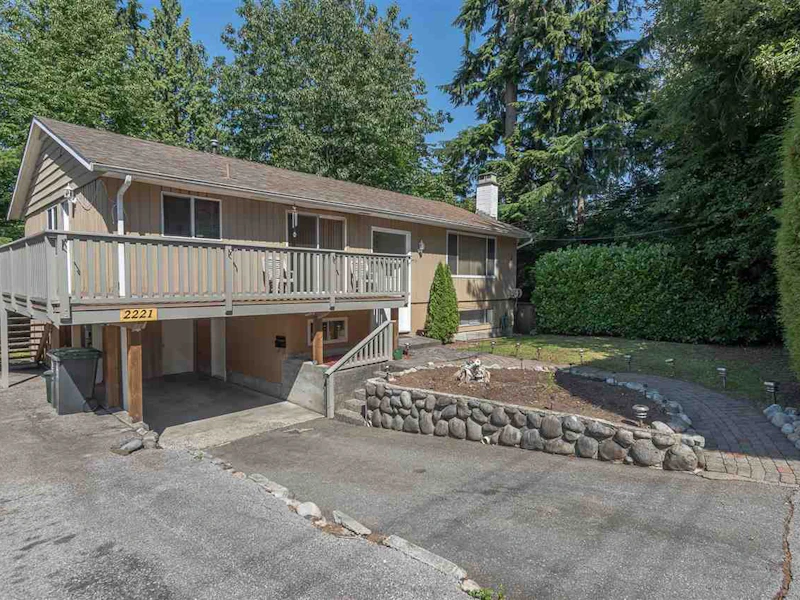 2221 Mountain Highway, North Vancouver BC