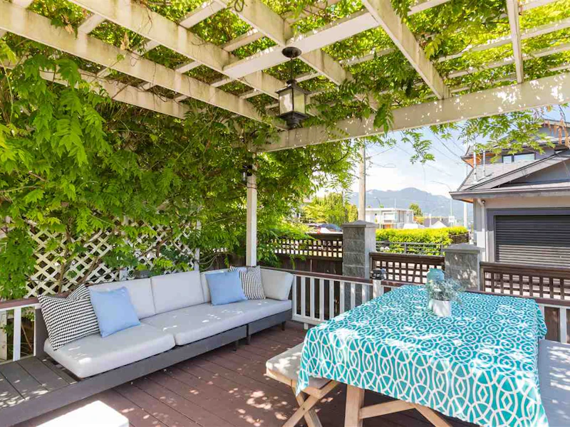 216 N Gilmore Avenue, Burnaby BC V5C 5V7