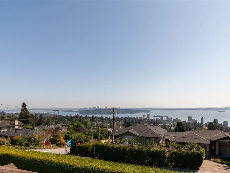 1905 22nd Street, West Vancouver BC V7V 4E7