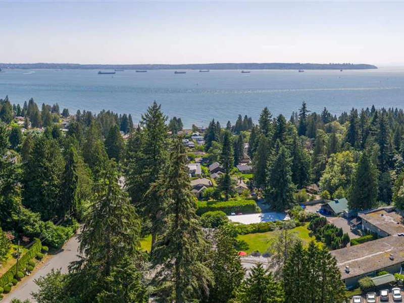 1721 27th Street, West Vancouver BC V7V 4K9