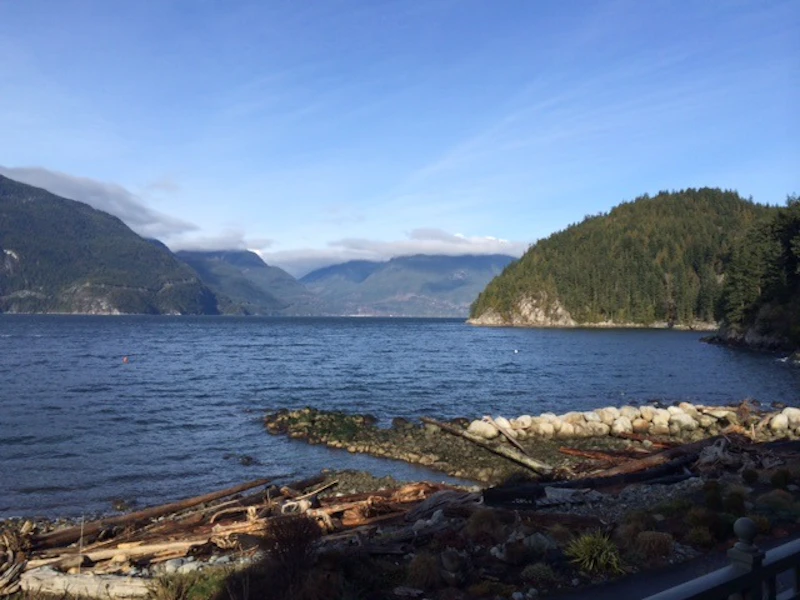 10 Beach Drive, West Vancouver BC V8B 0J2