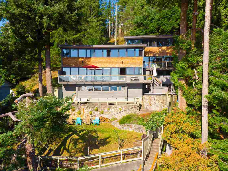 1710 Woods Road, Bowen Island BC V0N 1G2