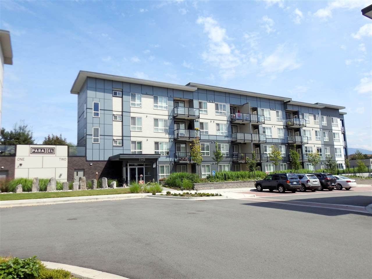 206-1948 N Parallel Rd  