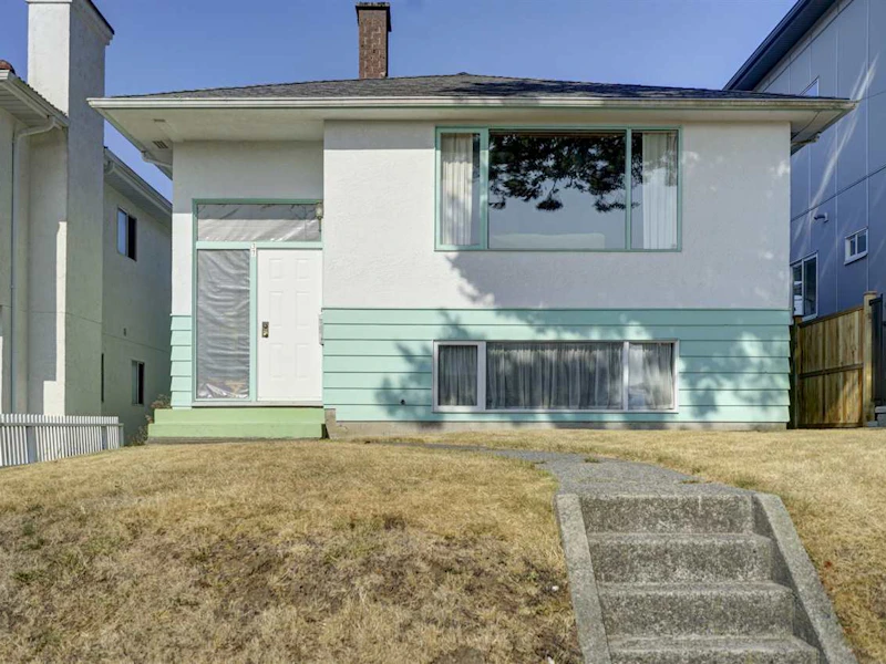 37 Howard Avenue, Burnaby BC V5B 3P3