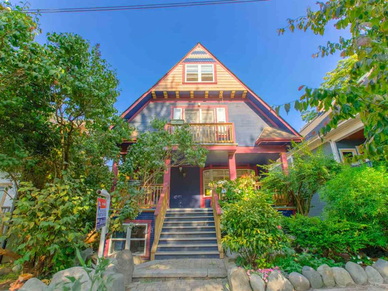 1 - 2540 Manitoba Street, Vancouver BC V5Y 3A6