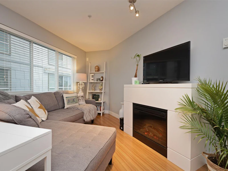 305 - 15785 Croydon Drive, Surrey BC V3Z 2L6