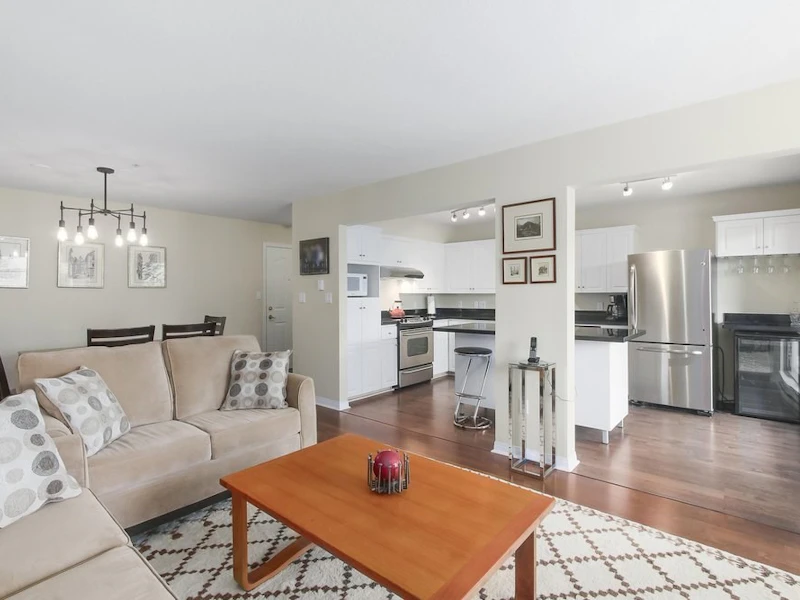 202 - 1118 55th Street, Delta BC V4M 3J8