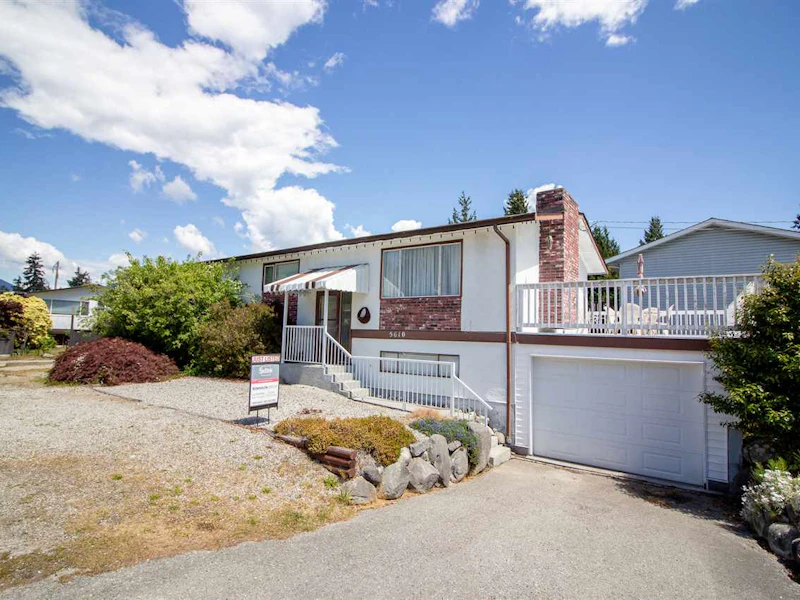 5610 Ocean Avenue, Sechelt BC