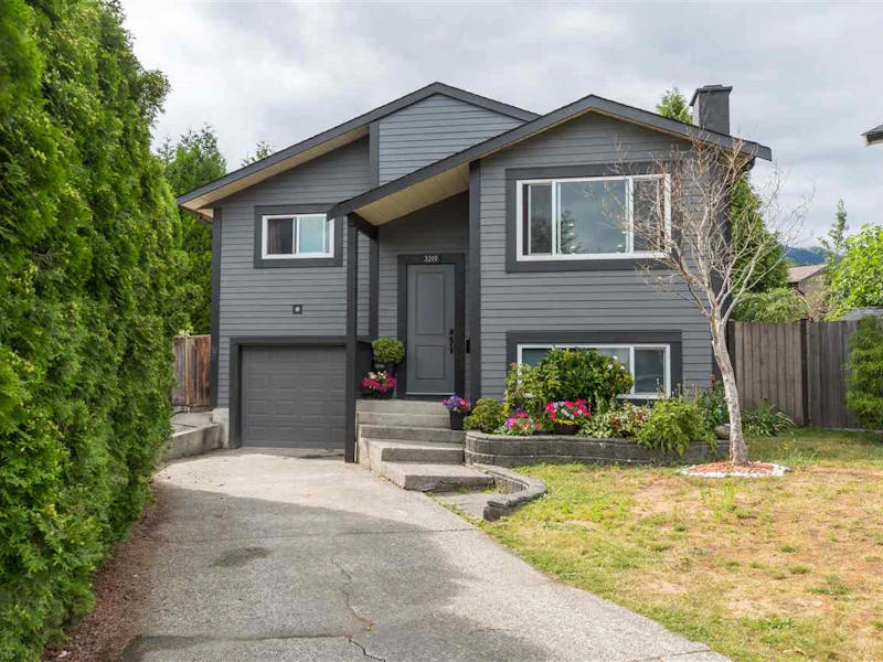 3219 Ballenas Court, Coquitlam BC V3E 1T3