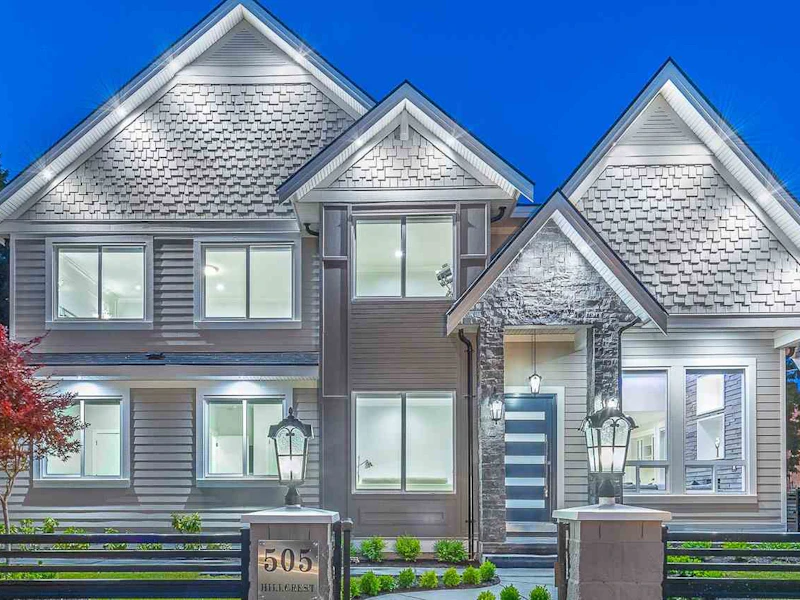 505 Hillcrest Street, Coquitlam BC V3J 6N4