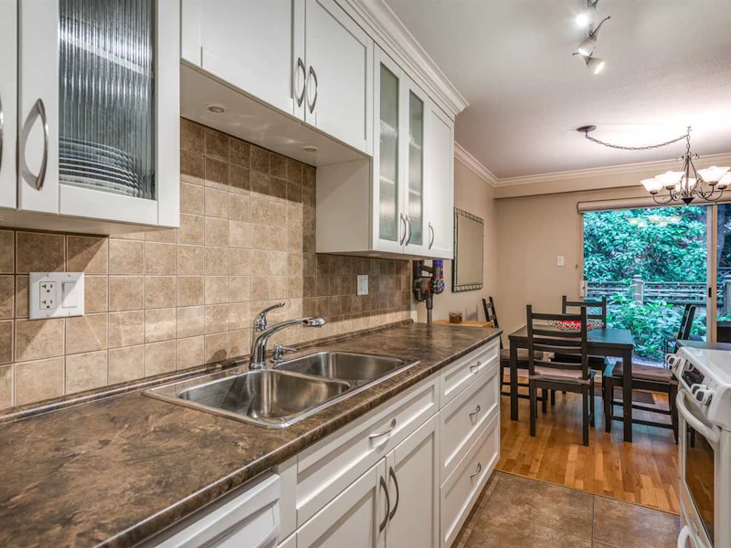 613 - 555 W 28th Street, North Vancouver BC V7N 2J7