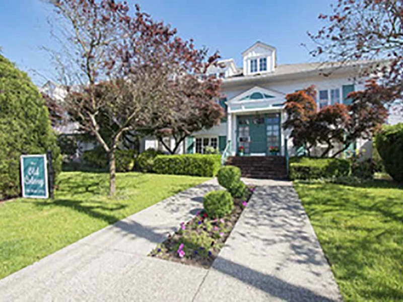 301 - 120 W 17th Street, North Vancouver BC V7M 1V4
