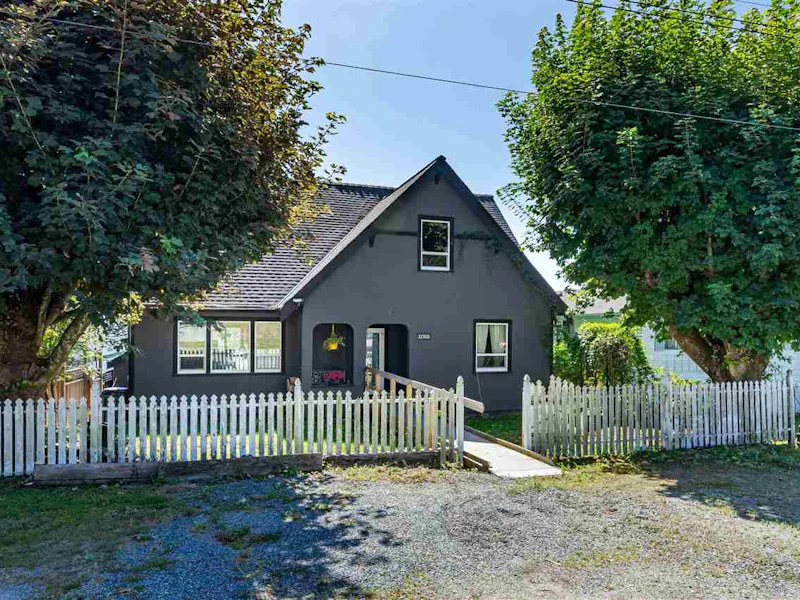 32988 4th Avenue, Mission BC V2V 1S4