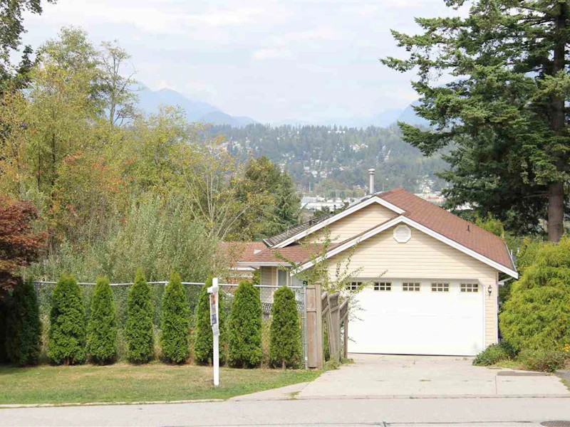 13745 114th Avenue, Surrey BC V3R 2L6