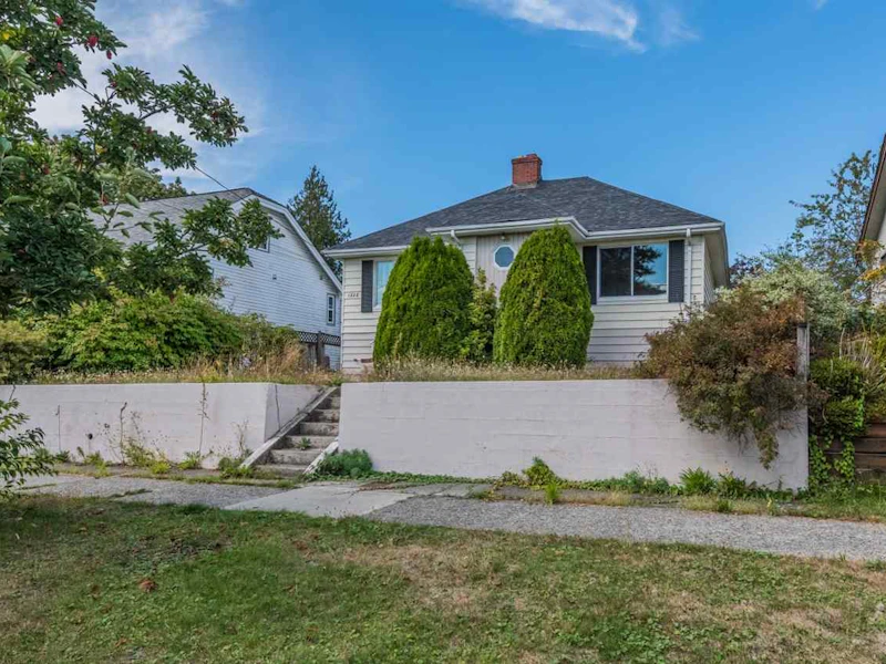 1525 Edinburgh Street, New Westminster BC V3M 2W5