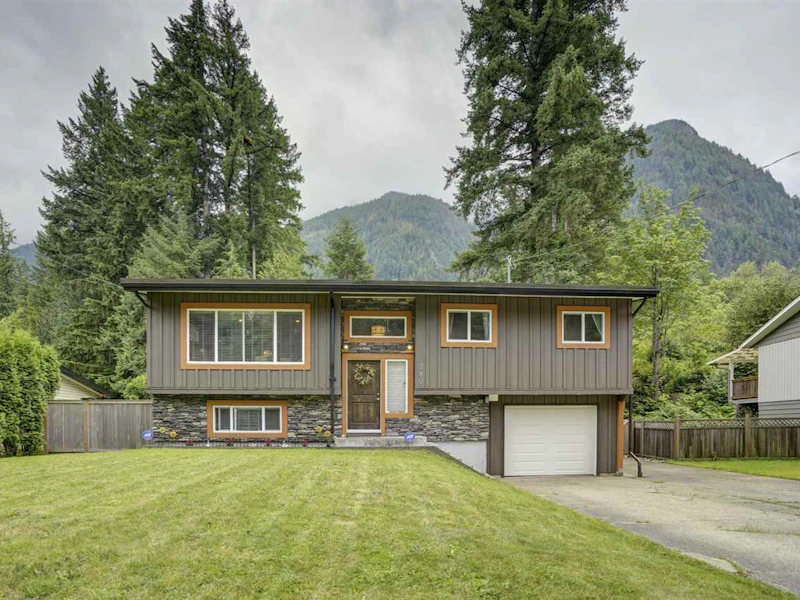 280 Robertson Crescent, Hope BC V0X 1L4