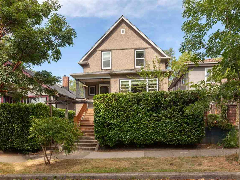 1937 Graveley Street, Vancouver BC V5L 3B5