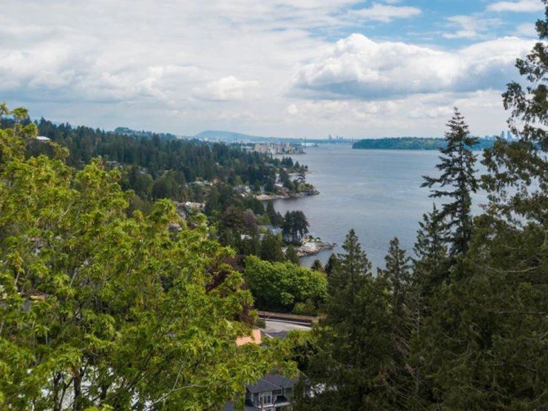450 Westholme Road, West Vancouver BC V7V 2N1