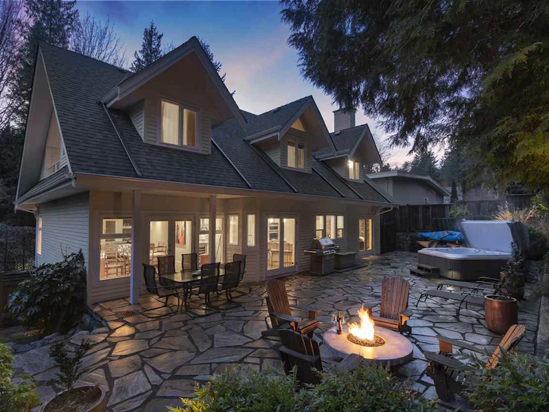 4877 The Dale Drive, West Vancouver BC V7W 1K2