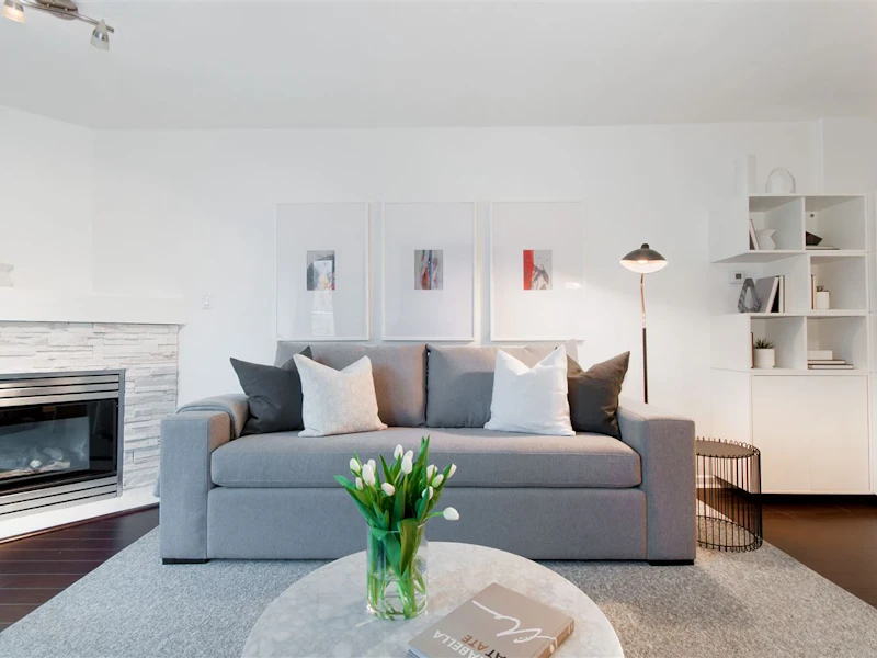324 - 1979 Yew Street, Vancouver BC V6K 4R9