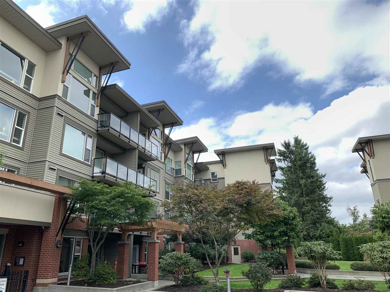 318-33539 Holland Ave  
