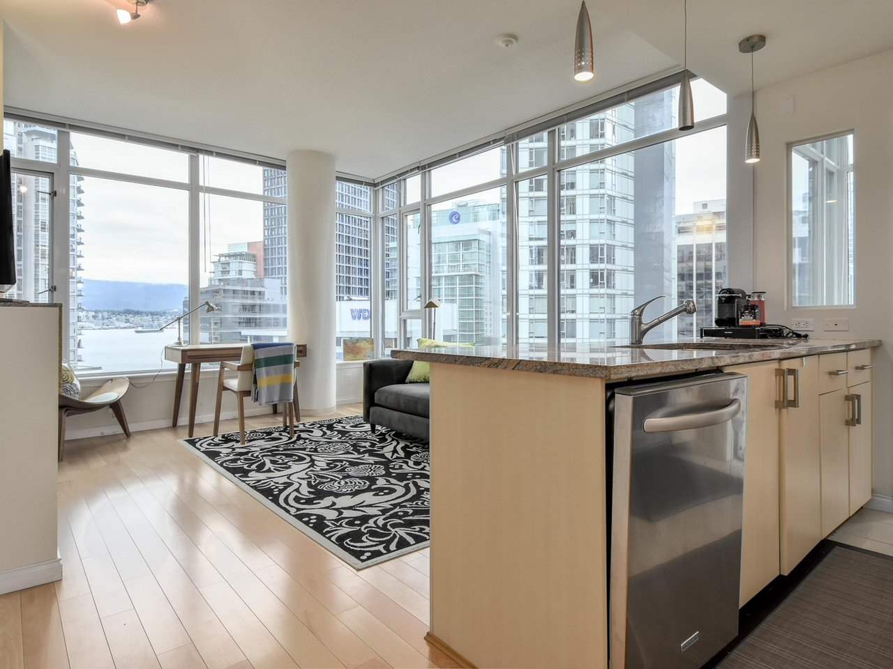 1406-1211 Melville St  