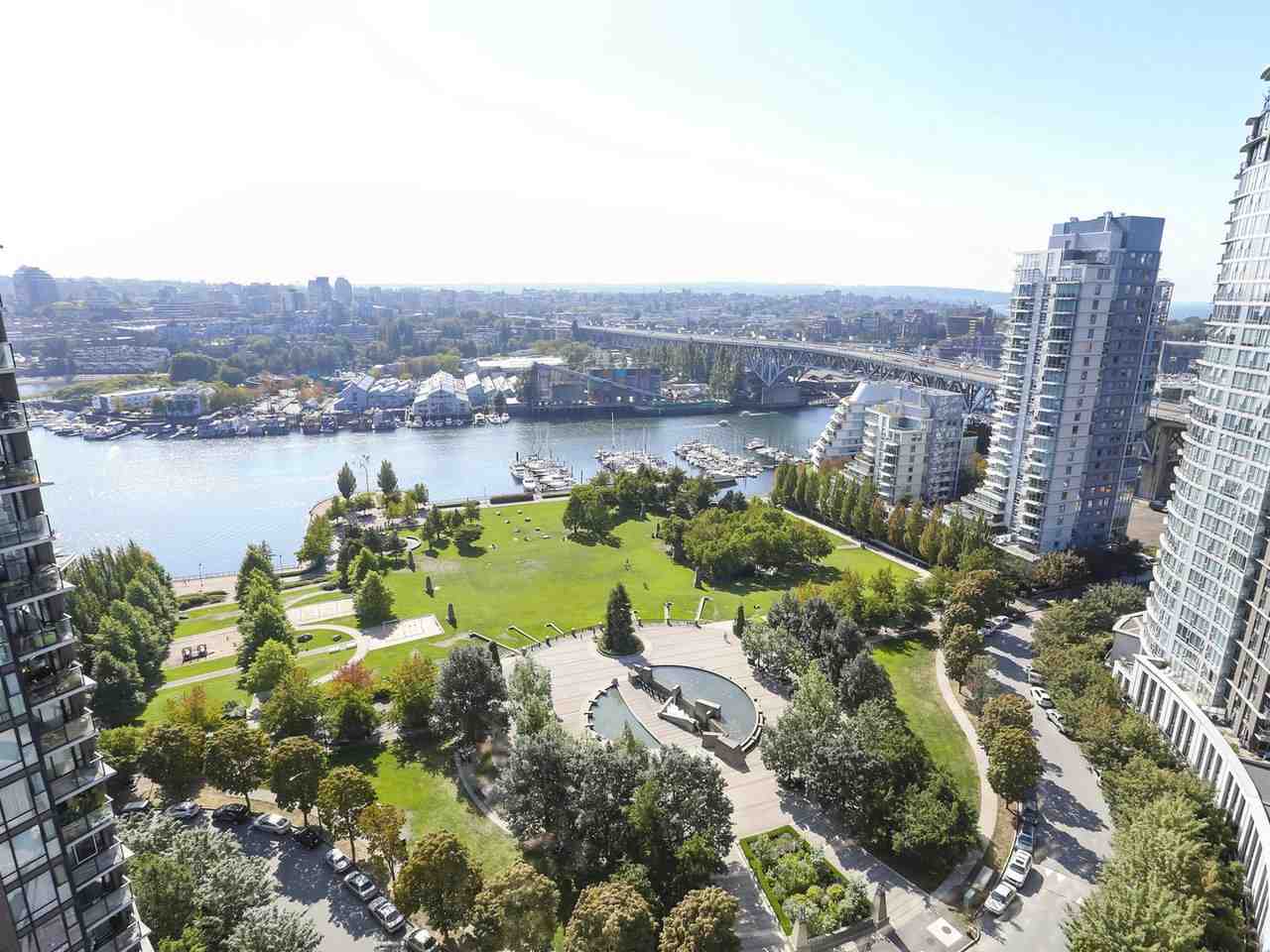 2602-1438 Richards St  