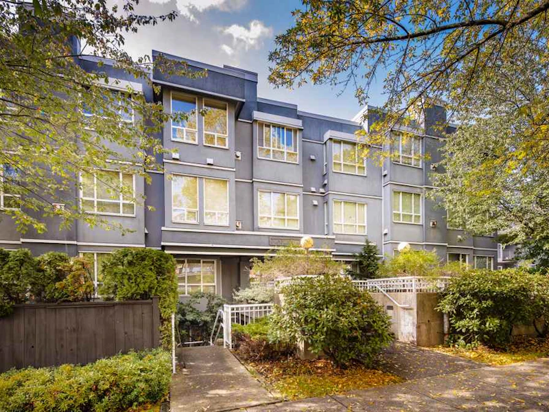 101 - 3 N Garden Drive, Vancouver BC V5L 5C6