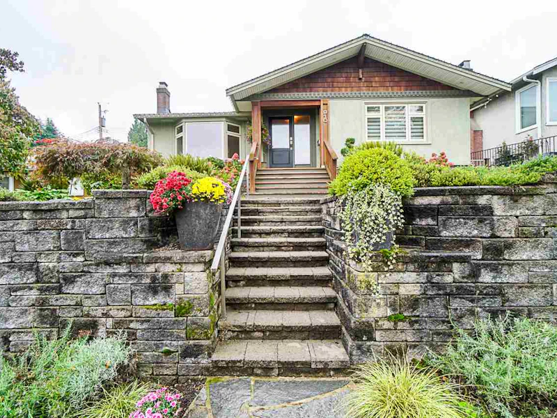 910 Kent Street, New Westminster BC V3L 4W6